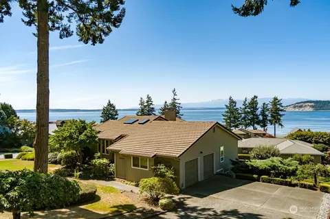 6342 Sahalee Ct, Clinton, WA 98236