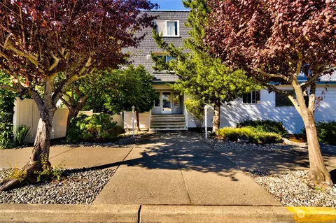 910 34th St #103, Anacortes, WA 98221