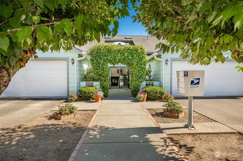 701 Judson St #102, Lynden, WA 98264
