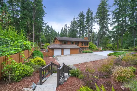 13930 Silven Ave NE, Bainbridge Island, WA 98110
