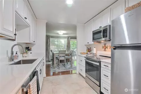2015 SW 318th Pl #A, Federal Way, WA 98023