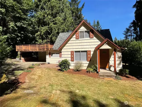 35 Maple Leaf St, Raymond, WA 98577