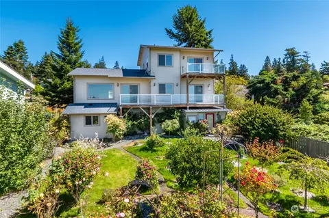 153 Perry Dr, Coupeville, WA 98239
