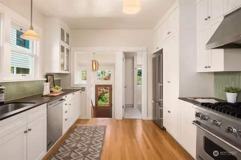 210 29th Ave E, Seattle, WA 98112 photo 8