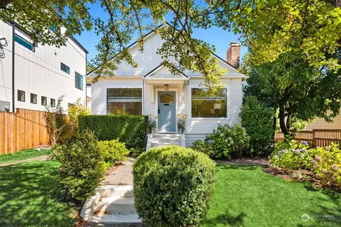 210 29th Ave E, Seattle, WA 98112