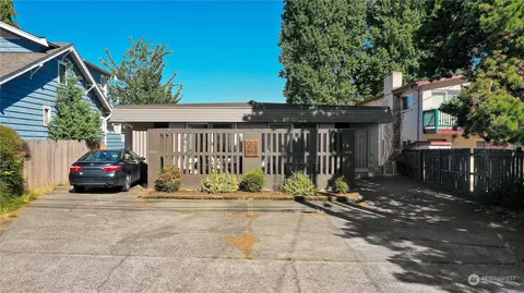 4520 Sunnyside Ave N, Seattle, WA 98103