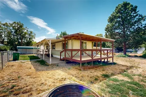 704 Tucannon St, Starbuck, WA 99359