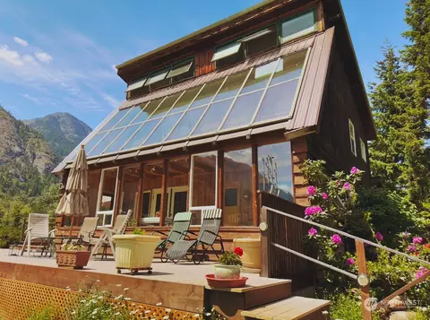 10 Silver Bay Rd, Stehekin, WA 98852
