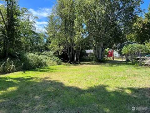 618 Mallard Ln, Point Roberts, WA 98281
