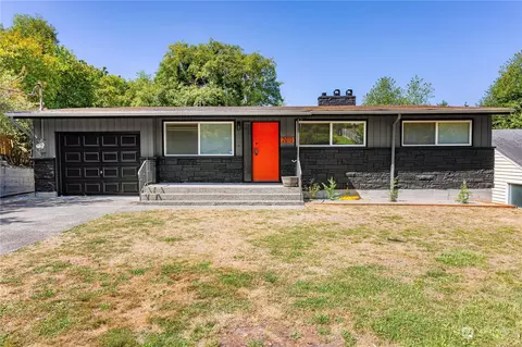 2010 Sunset Dr W, University Place, WA 98466