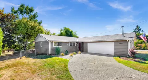 6555 Simmons Dr, Clinton, WA 98236
