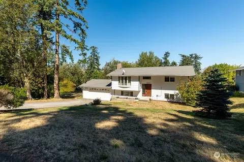 2653 Olympic Dr, Oak Harbor, WA 98277