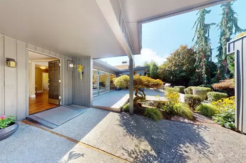 3034 61st Ave SE, Mercer Island, WA 98040