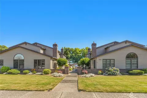 1111 Grover St #1B, Lynden, WA 98264