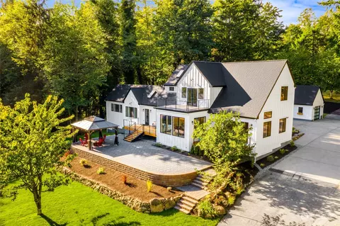 11303 207th Ave SE, Issaquah, WA 98027