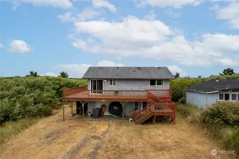 553 Sand Dune Ave SW, Ocean Shores, WA 98569