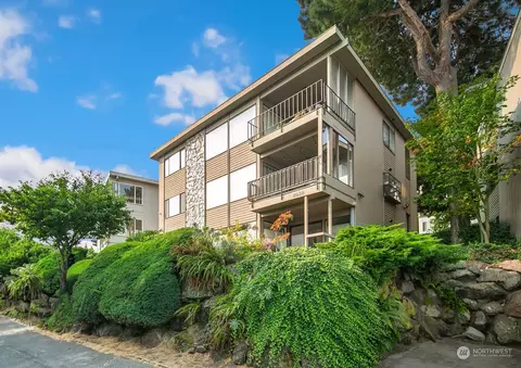 3635 24th Pl W #1, Seattle, WA 98199