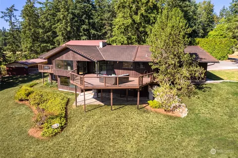 905 Hanstad Rd, Camano Island, WA 98282