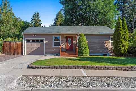 1232 8th St, Wenatchee, WA 98801