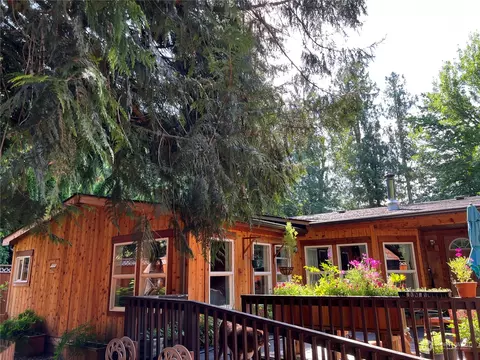 282 Sprague Valley Dr, Maple Falls, WA 98266
