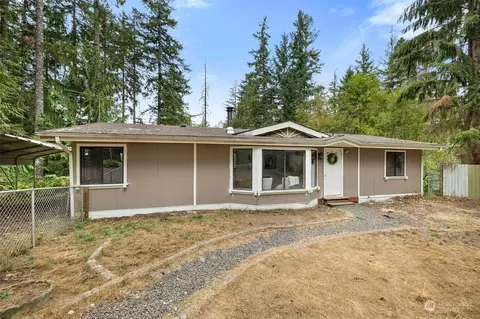 1920 E Trails End Dr, Belfair, WA 98528