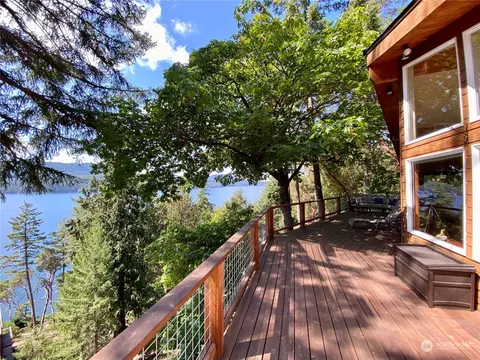 1373 Palisades Dr, Eastsound, WA 98245