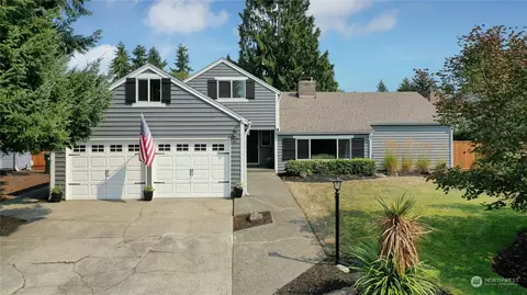 67 Silver Beach Dr, Steilacoom, WA 98388