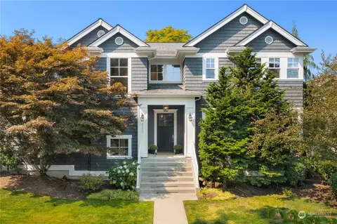 8202 SE 30th St, Mercer Island, WA 98040