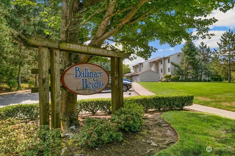 23007 Lakeview Dr #A-102, Mountlake Terrace, WA 98043