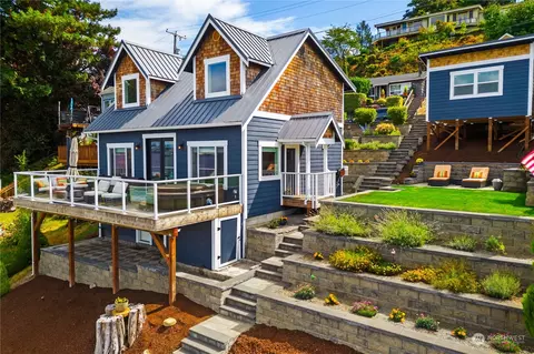 550 Perry Ave N, Port Orchard, WA 98366