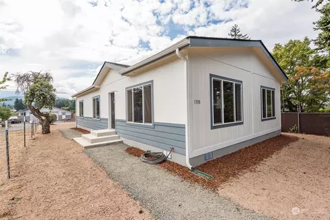 1308 W 11th St, Port Angeles, WA 98363