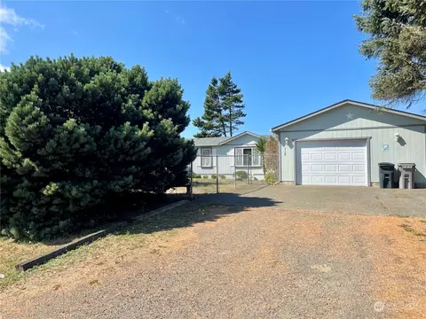 719 Cardinal Ave NE, Ocean Shores, WA 98569