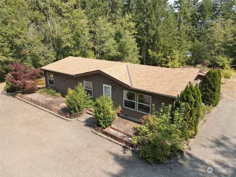 261 N Suncrest Dr, Hoodsport, WA 98548