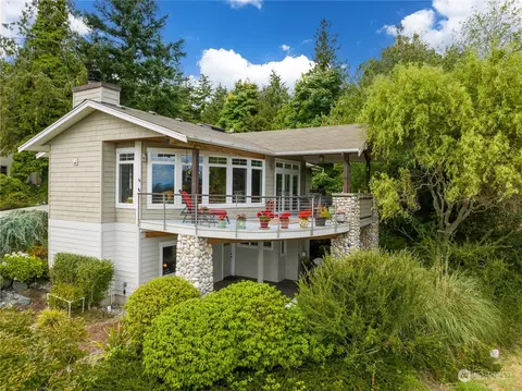 435 Klickitat Dr, La Conner, WA 98257
