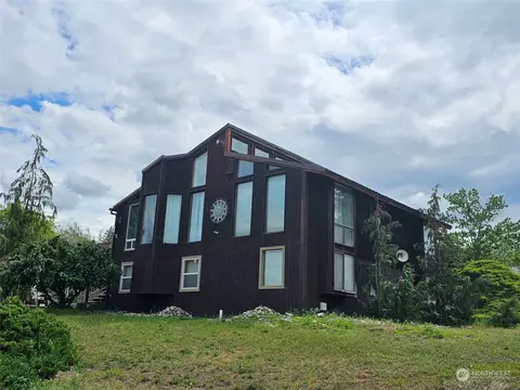 5 SE State St, Tonasket, WA 98855