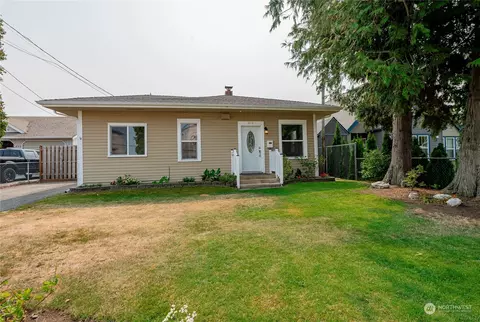 413 Main St, Lynden, WA 98264