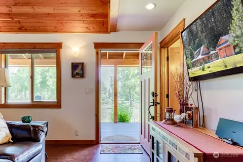 Bath - 887 Twisp Carlton Rd, Twisp, WA 98856 photo 1 of 3