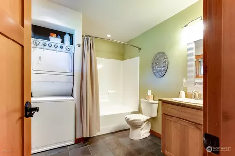 Bath - 887 Twisp Carlton Rd, Twisp, WA 98856 photo 2 of 3