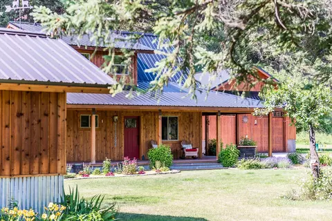 Exterior - 887 Twisp Carlton Rd, Twisp, WA 98856 photo 7 of 11