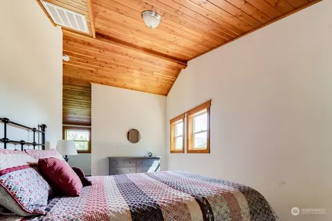 Bedroom - 887 Twisp Carlton Rd, Twisp, WA 98856 photo 4 of 4