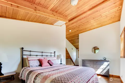Bedroom - 887 Twisp Carlton Rd, Twisp, WA 98856 photo 3 of 4