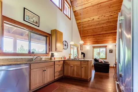Kitchen - 887 Twisp Carlton Rd, Twisp, WA 98856 photo 2 of 2