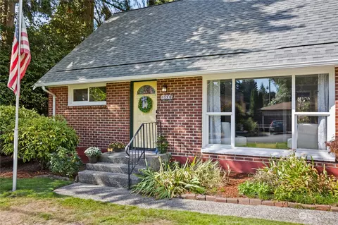 1306 N 165th St, Shoreline, WA 98133