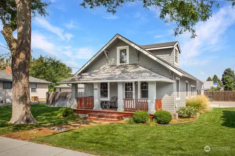 502 W Whitman Dr, College Place, WA 99324