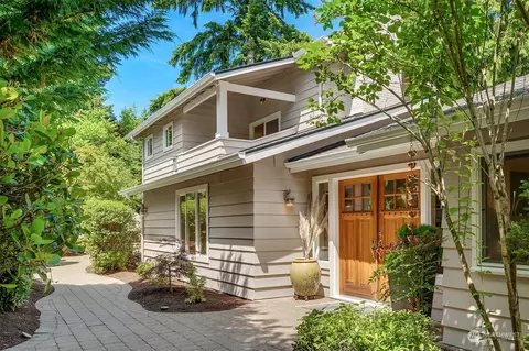 936 Lake Washington Blvd NE, Bellevue, WA 98004