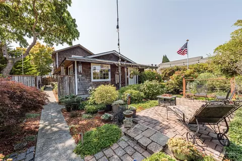 726 E 4th St, Port Angeles, WA 98362
