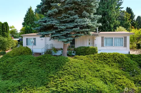 12807 NE Hollyhills Dr, Bothell, WA 98011