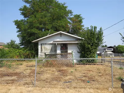 321 3rd Ave E, Pacific, WA 98047
