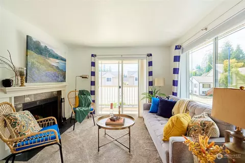 937 N 200th St #B306, Shoreline, WA 98133