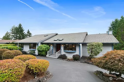 231 E Rainier Ct, Allyn, WA 98524